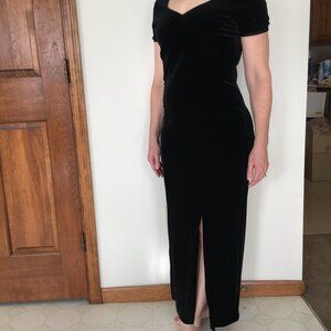 Sweetheart Neckline Black Velvet Dress Sz. 8  Connnected Apparel